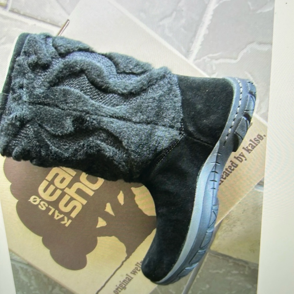 New Kalso Earth black boots suede